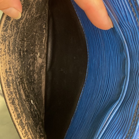 Louis Vuitton Epi Jeune Fille Leather Crossbody Shoulder Bag - Picture 10 of 15